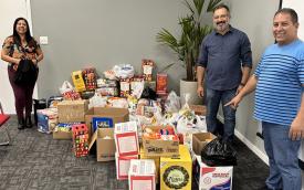 Dirigentes do Sindicato mostram grande doação de cestas básicas para a campanha Bancário Solidário de Natal