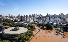 Imagem aérea de Porto Alegre tomado pelas inundações