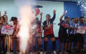 Jogadoras do time campeão no feminino, Real Matriz comemorando o título