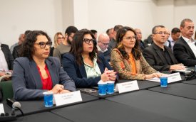 Da esquerda para a direita: Aline Molina, presidenta da Fetec-CUT/SP, e as coordenadoras do Comando, Neiva Ribeiro, presidenta do Sindicato, e Juvandia Moreira, presidenta da Contraf-CUT