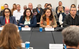 Integrantes do Comando Nacional dos Bancários na mesa de negociação com a Fenaban