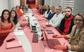 Foto da mesa de negociação entre representantes dos bancários do Santander e a direção do banco