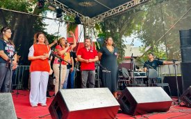 Imagem mostra Elisangela Calmon, coordenadora da CUT-SP Osasco, Lucimara Malaquias (secretária-geral do Sindicato), Neiva Ribeiro (presidenta do Sindicato), Luiz Cláudio Marcolino (deputado estadual pelo PT) e Ivone Silva (vice-presidenta da CUT-SP), durante manifestação pelo primeiro de maio