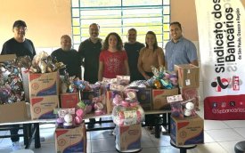 Entrega de doações da Bancário Solidário