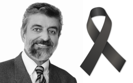 Imagem de Marcos Martins, acompanhada de um laço de luto