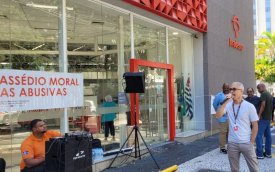 Após denúncias de assédio moral, Sindicato protesta em agência do Bradesco