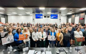 Imagem mostra auditório lotado durante audiência pública que debateu o plano de saúde dos aposentados do Itaú