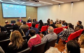 Imagem mostra auditório cheio durante o seminário “NR-1 e a Saúde Mental dos Trabalhadores”.