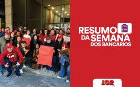 Fotografia mostra pessoas segurando cartaz em arte escrito Resumo da Semana 