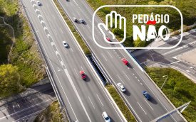 Foto da rodovia Raposo Tavares com imagem no canto superior direito com as palavras: Pedágio não!