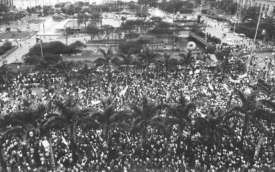Paralisação dos bancários, em 1985, reuniu 30 mil pessoas na Praça da Sé (Foto: Acervo Seeb-SP)