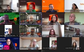 imagem mostra uma reunião virtual em uma tela de computador 