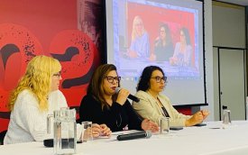Valeska Pincovai, diretora executiva do Sindicato e coordenadora da COE Itaú; Neiva Ribeiro, presidenta do Sindicato e coordenadora do Comando Nacional dos Bancários; e Aline Molina, diretora executiva do Sindicato e presidenta da Fetec-CUT/SP (Foto: Seeb-SP)