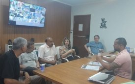 Reunião com o prefeito de Embu-Guaçu sobre o fechamento de agência da Caixa no distrito de Cipó-Guaçu (Foto: Seeb-SP)