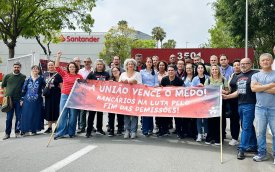 Protesto na F1RST (Foto: Seeb-SP)