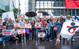 Bancários protestam em frente ao BC contra a Selic alta (Foto: Seeb-SP)