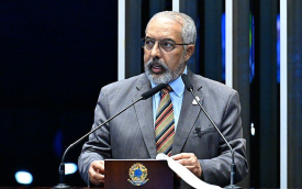 Senador Paulo Paim, autor da PEC 148/2015, comemorou a aprovação da proposta pela CCJ em pronunciamento no plenário (Foto: Waldemir Barreto/Agência Senado)