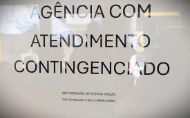 Aviso de atendimento contingenciado em agência do BB (Foto: Seeb-SP)