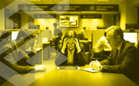 Imagem com filtro amarelo e marca d´água do logo do banco do brasil mostra três pessoas com semblante preocupado sentadas em uma mesa