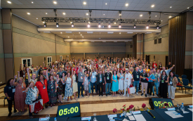 Foto de dezenas de dirigentes sindicais no auditório do evento