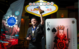 Ritcheli Romão Colli celebra sua primeira conquista no Torneio de Pôquer dos Bancários