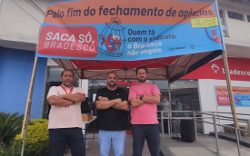 Dirigentes do Sindicato em ato contra o fechamento de agência do Bradesco no Cangaíba (Foto: Seeb-SP)
