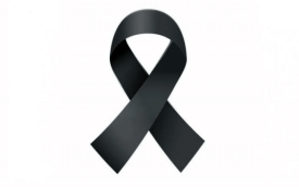 Laço preto, em referência ao luto