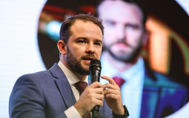 O ministro da Fazenda, Dario Durigan, anunciou que o governo Lula prepara um programa de combate ao endividamento das famílias (Foto: Marcelo Camargo/Agência Brasil)