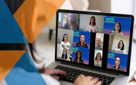 Imagem composta do "X" do logo da Caixa ao lado de um notebook em cuja tela estão projetadas os rostos de mulheres