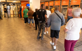 Itaú está fechando agências e sobrecarregando bancários de unidades que seguem abertas, que precisam absorver a demanda mesmo com o quadro de funcionários desfalcado (Foto: Seeb-SP)