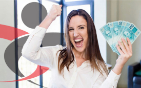 Imagem mostra mulher branca de cabelos lisos com notas de R$ 100 na mão, sorrindo, e o outro braço erguido em sinal de comemoração. Ao fundo desponta o logo do Sindicato dos Bancários de São Paulo, Osasco e Região