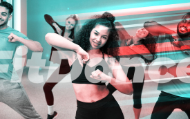Imagem mostra pessoas fazendo coreografias durante uma aula. A imagem contém um filtro onde se lê a palavra FitDance