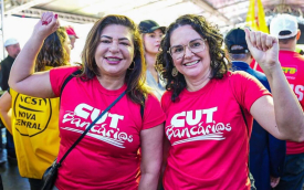 Presidenta do Sindicato, Neiva Ribeiro, ao lado de Juvandia Moreira, presidenta da Contraf-CUT, na marcha em Brasília