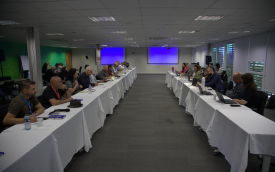 imagem mostra mesa de negociação entre representantes da Caixa Econômica Federal e dos empregados do banco