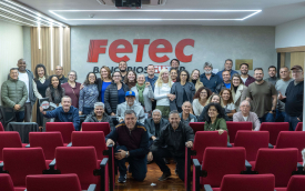 Dirigentes sindicais da base da Fetec-CUT/SP posam para a foto após o Encontro Estadual 