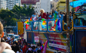 Sindicato reafirma apoio à causa LGBT enquanto empresas abandonam patrocínio à Parada