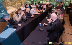 Imagem mostra mesa de negociação para a rneovação do acordo coletivo de trabalho da Caixa