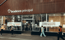 Imagem mostra agência do Bradesco fechada durante a paralisação dos bancários 