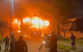 Imagem mostra incêndio no laboratório da Universidade Federal de Pernambuco