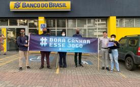 Dirigentes do Sindicato em agência do Banco do Brasil em atividade da Campanha dos Bancários 2022