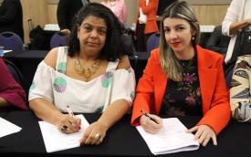 Ivone Silva e Vivian Sá assinam o Acordo Coletivo de Trabalho da Caixa 2022/2024