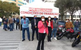 Ato em frente à Torre, antes da pauta de reivindicações dos trabalhadores ao Santander