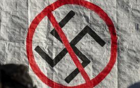 Imagem composta da suástica nazista dentro de um sinal de proibido