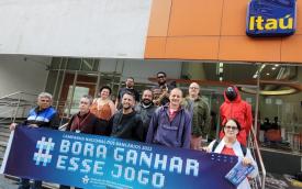 Dirigentes do Sindicato em atividade da Campanha dos Bancários 2022 em agência do Itaú, em Higienópolis