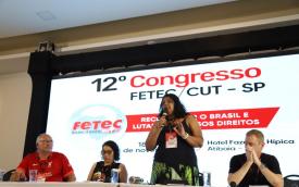Ivone Silva, presidenta do Sindicato dos Bancários de São Paulo, Osasco e região, fala durante o 2º Congresso da Fetec/CUT-SP. Ao  lado dela estão Aline Molina, presidenta da Fetec-CUT/SP, Alexandre Caso (camiseta preta) e Alex Livramento