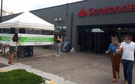 Dirigentes do Sindicato dos Bancários montam a estrutura para ato no Radar Santander