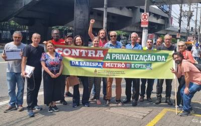 Dirigentes do Sindicato na coleta de votos do plebiscito contra as privatizações do Metrô, CPTM e Sabesp