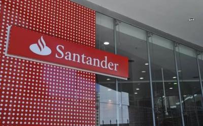 Imagem mostra fachada de agência do Santander