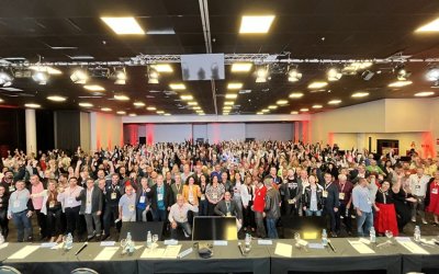 Imagem mostra centenas de delegados e delegadas que representam todos os bancários e bancária do Brasil, durante a abertura da 26ª Conferência Nacional dos Bancários, no âmbito da Campanha Nacional dos Bancários 2024