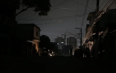 Avenida Padre Arlindo Vieira no bairro do Jabaquara sem energia elétrica